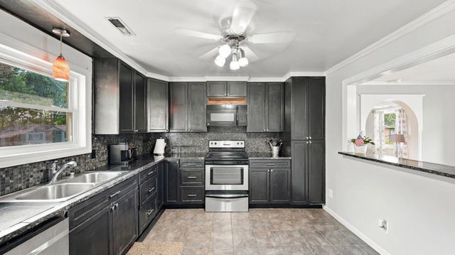 1389 Meadowood Drive, Hixson, TN 37343