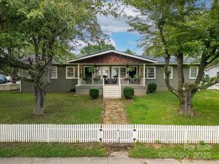 405 N Country Club Road, Brevard, NC 28712