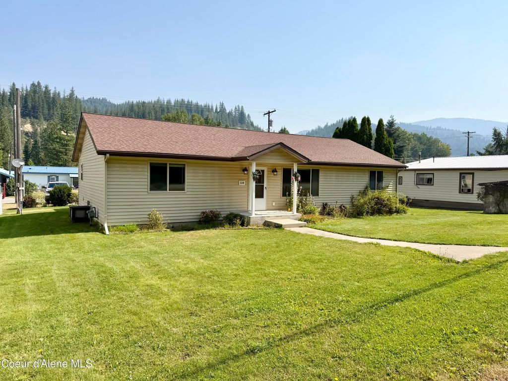 520 W Yellowstone Ave, Osburn, ID 83849 photo 3