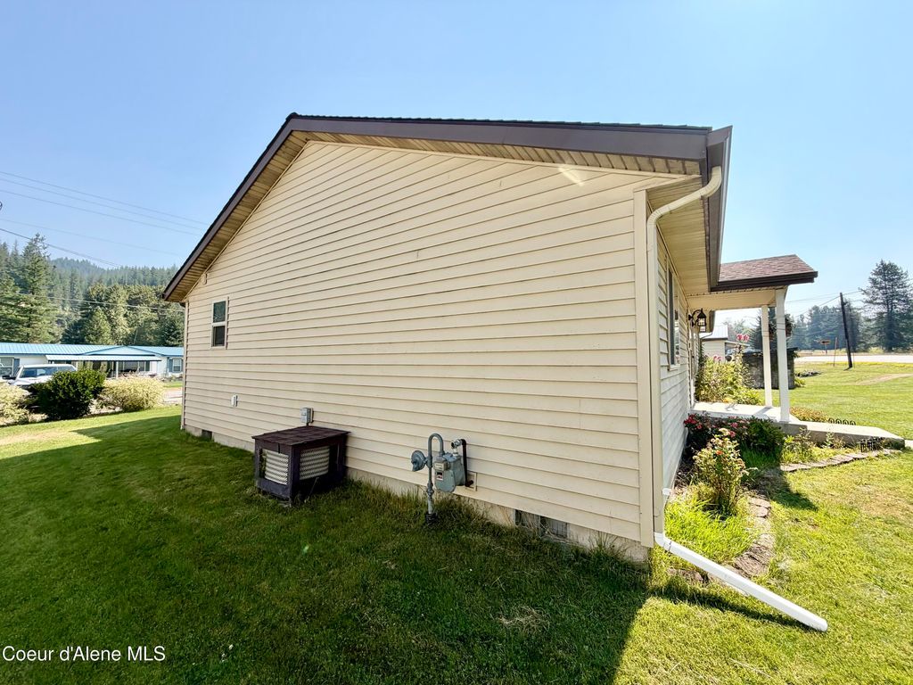 520 W Yellowstone Ave, Osburn, ID 83849 photo 5