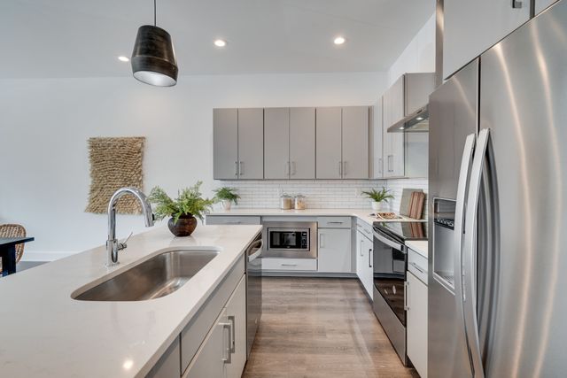 345 Douglas Ave Apt 201, Nashville, TN 37207