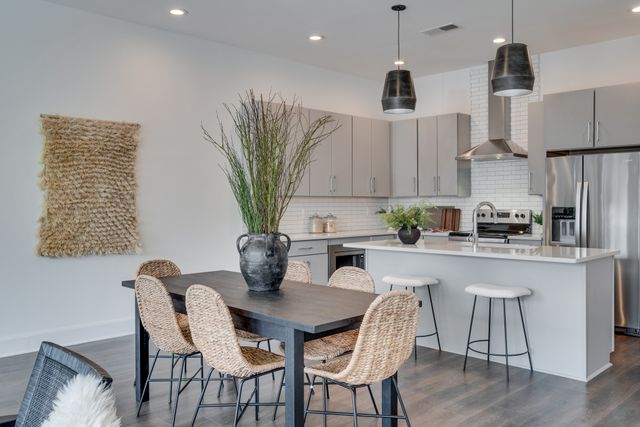 345 Douglas Ave Apt 201, Nashville, TN 37207