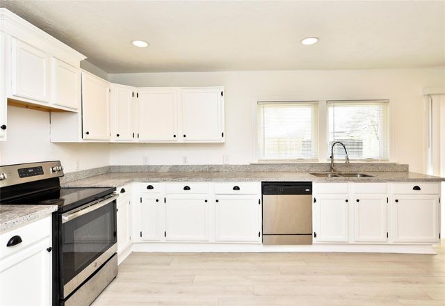 2207 Woodglen Drive, Missouri City, TX 77489