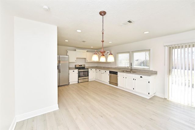 2207 Woodglen Drive, Missouri City, TX 77489