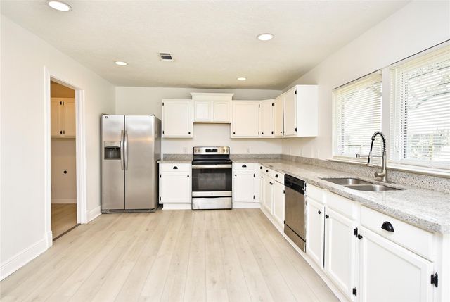 2207 Woodglen Drive, Missouri City, TX 77489