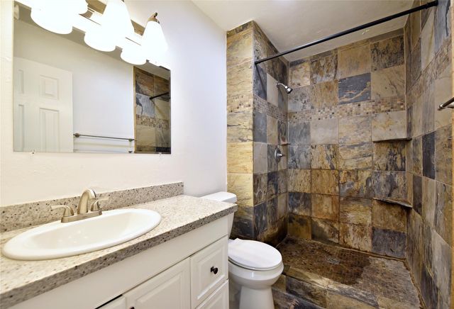 2207 Woodglen Drive, Missouri City, TX 77489