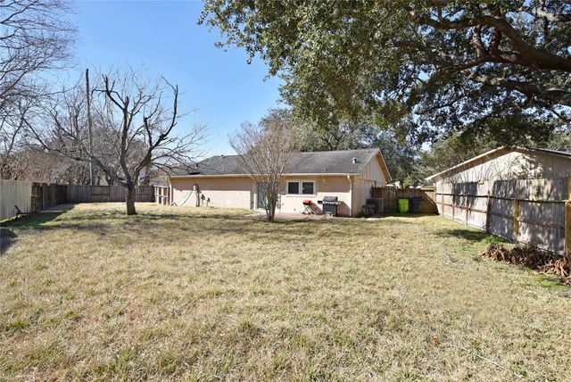 2207 Woodglen Drive, Missouri City, TX 77489