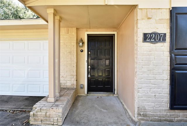 2207 Woodglen Drive, Missouri City, TX 77489