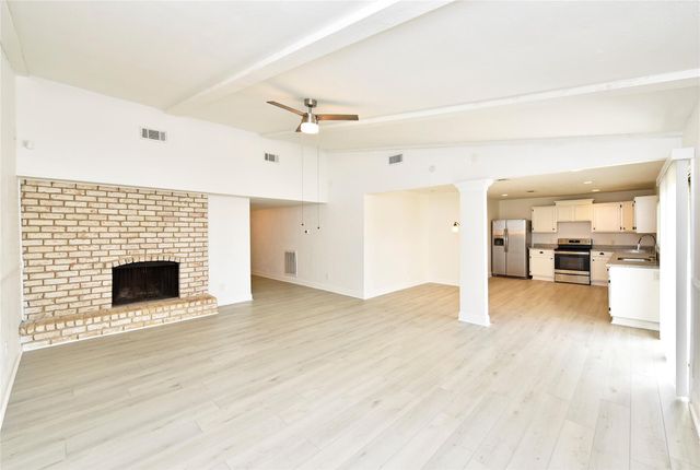 2207 Woodglen Drive, Missouri City, TX 77489