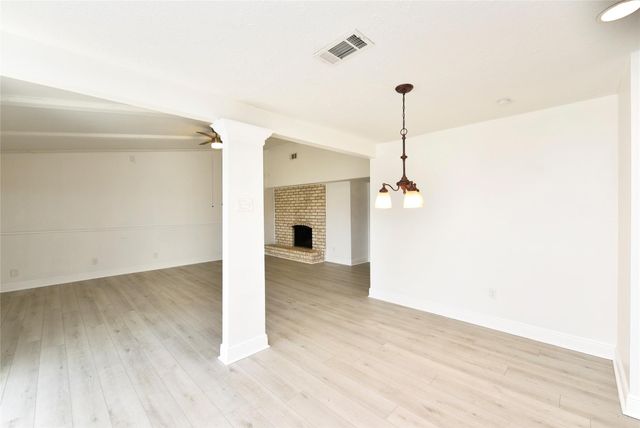 2207 Woodglen Drive, Missouri City, TX 77489