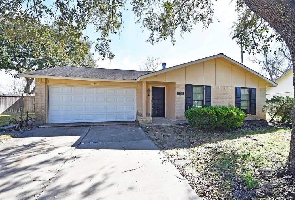 2207 Woodglen Drive, Missouri City, TX 77489