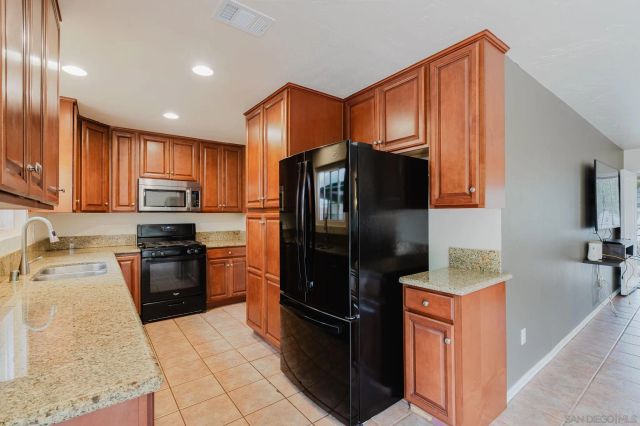 8028 Woodpecker Way, Santee, CA 92071
