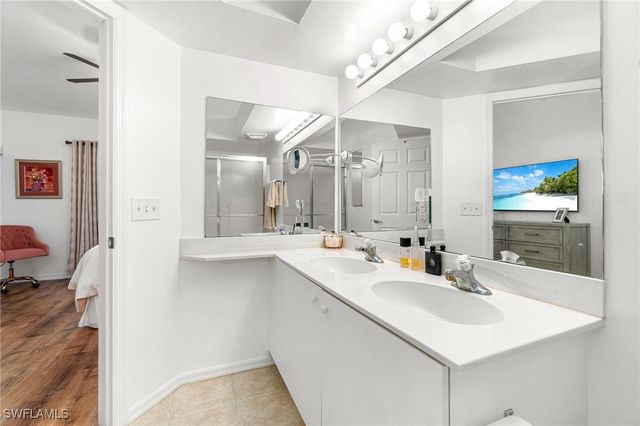 4945 Cougar CT S 4-202, Naples, FL 34109