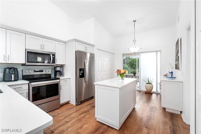 4945 Cougar CT S 4-202, Naples, FL 34109