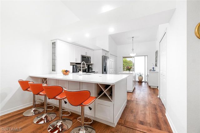 4945 Cougar CT S 4-202, Naples, FL 34109