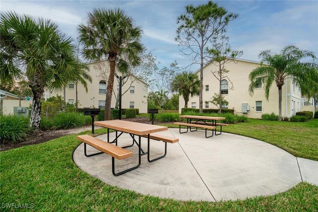 4945 Cougar CT S 4-202, Naples, FL 34109