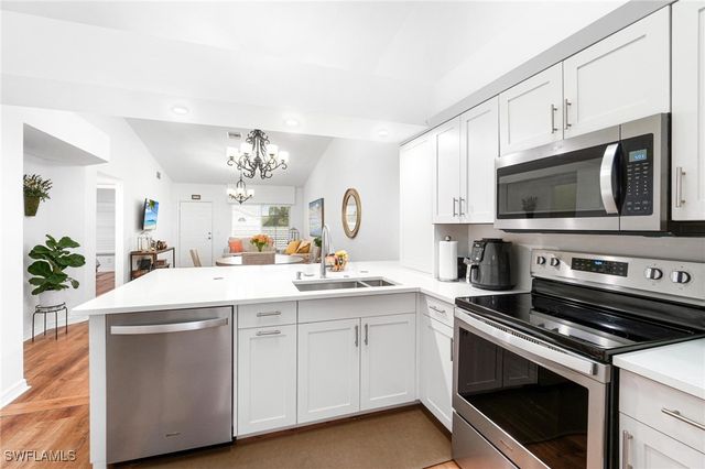 4945 Cougar CT S 4-202, Naples, FL 34109