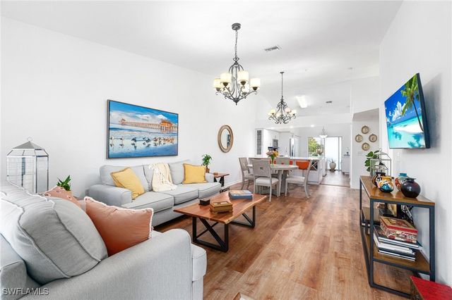 4945 Cougar CT S 4-202, Naples, FL 34109