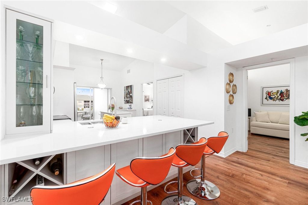 4945 Cougar CT S 4-202, Naples, FL 34109