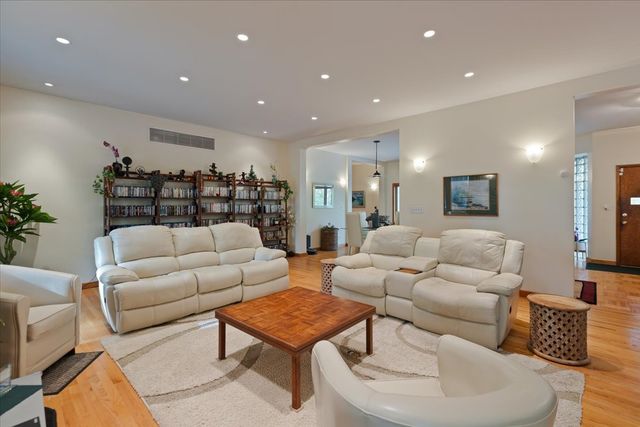 3464 Old Mill Road, Highland Park, IL 60035