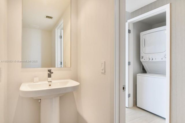 4010 S Ocean Dr R1406, Hollywood, FL 33019