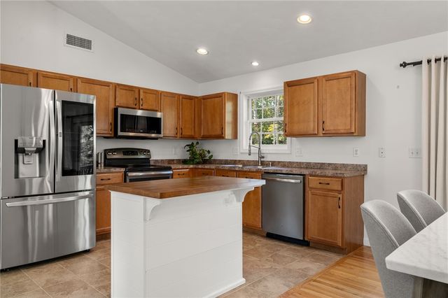 5 Meadow Court, Smithfield, RI 02917