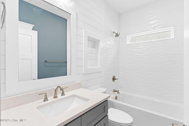 204 NE 33rd Street, Oak Island, NC 28465