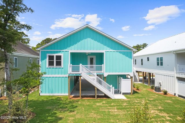 204 NE 33rd Street, Oak Island, NC 28465