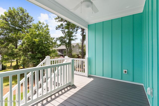 204 NE 33rd Street, Oak Island, NC 28465