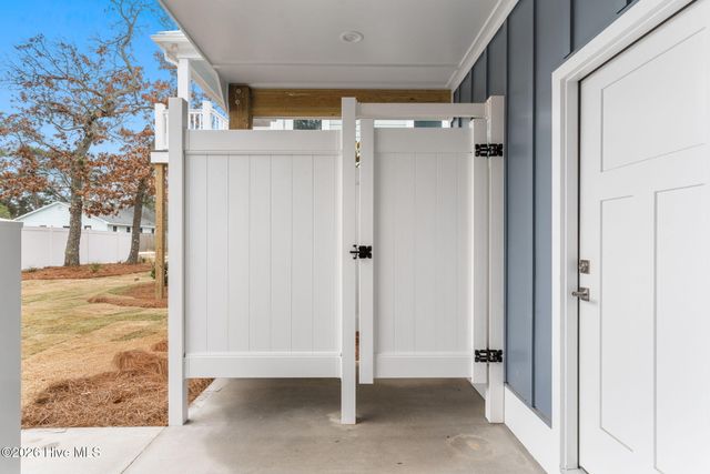 204 NE 33rd Street, Oak Island, NC 28465