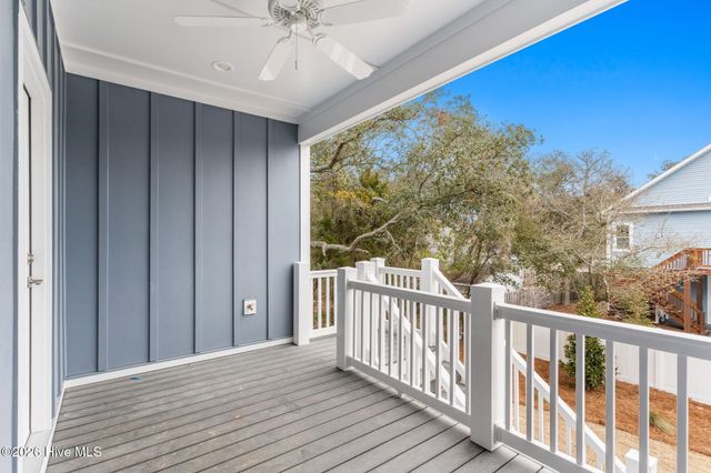 204 NE 33rd Street, Oak Island, NC 28465