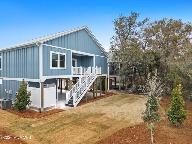 204 NE 33rd Street, Oak Island, NC 28465