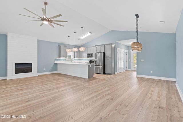 204 NE 33rd Street, Oak Island, NC 28465