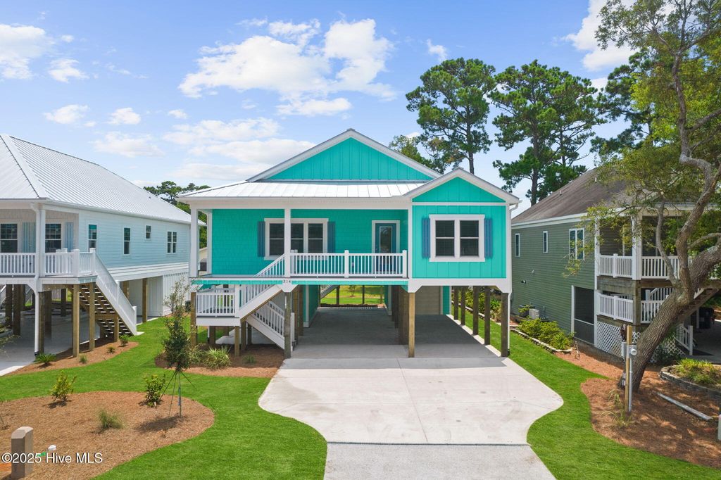 204 NE 33rd Street, Oak Island, NC 28465