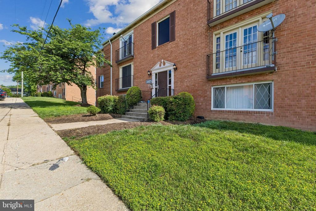 Image 2 of property listing at 3805 SWANN #T2, Suitland, MD 20746