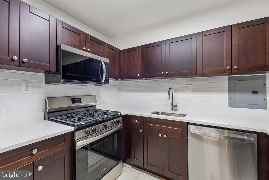 Image 5 of property listing at 3805 SWANN #T2, Suitland, MD 20746