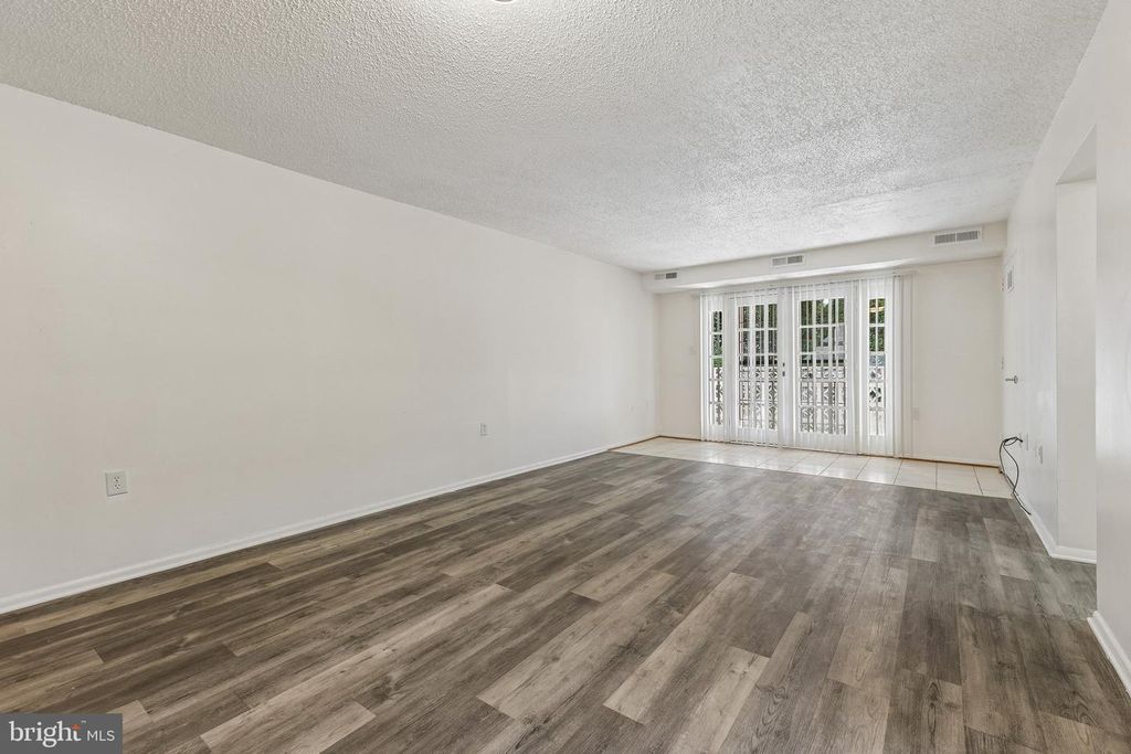 Image 7 of property listing at 3805 SWANN #T2, Suitland, MD 20746