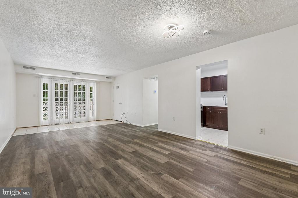Image 8 of property listing at 3805 SWANN #T2, Suitland, MD 20746