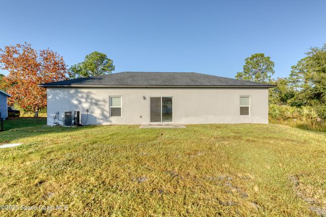 561 Windswept Avenue SW, Palm Bay, FL 32908