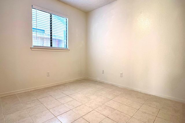 1910 E Eclipse Avenue, Fresno, CA 93720