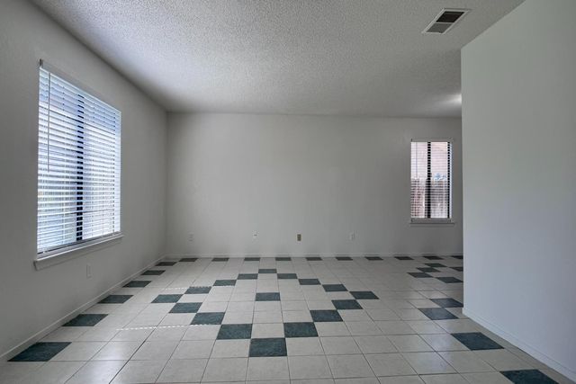 1910 E Eclipse Avenue, Fresno, CA 93720