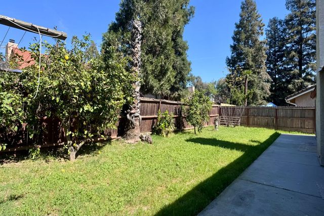 1910 E Eclipse Avenue, Fresno, CA 93720