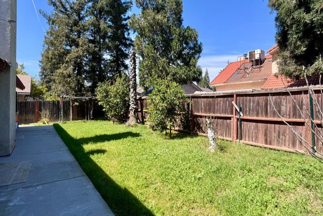 1910 E Eclipse Avenue, Fresno, CA 93720