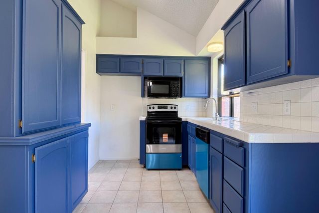 1910 E Eclipse Avenue, Fresno, CA 93720