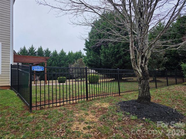 9525 Durness Drive, Charlotte, NC 28278