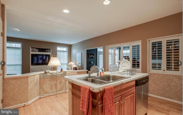 9810 BOLTON VILLAGE CT, Fairfax, VA 22032