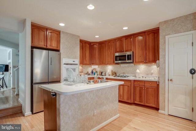 9810 BOLTON VILLAGE CT, Fairfax, VA 22032
