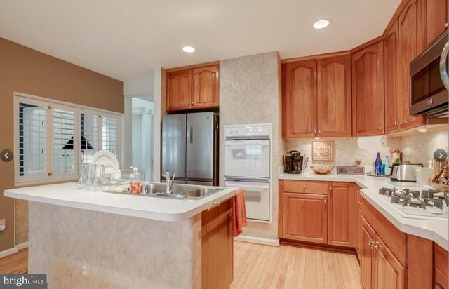 9810 BOLTON VILLAGE CT, Fairfax, VA 22032