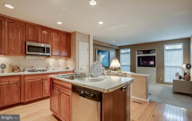 9810 BOLTON VILLAGE CT, Fairfax, VA 22032