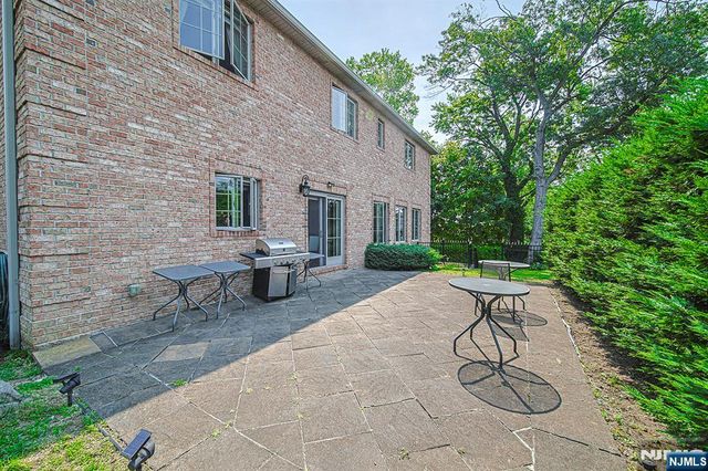 290 McCloud Drive, Fort Lee, NJ 07024